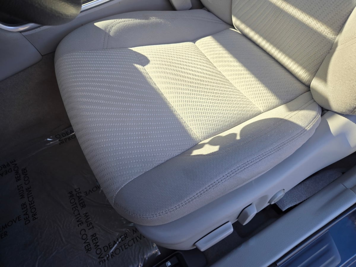 2015 Toyota Camry LE photo 7