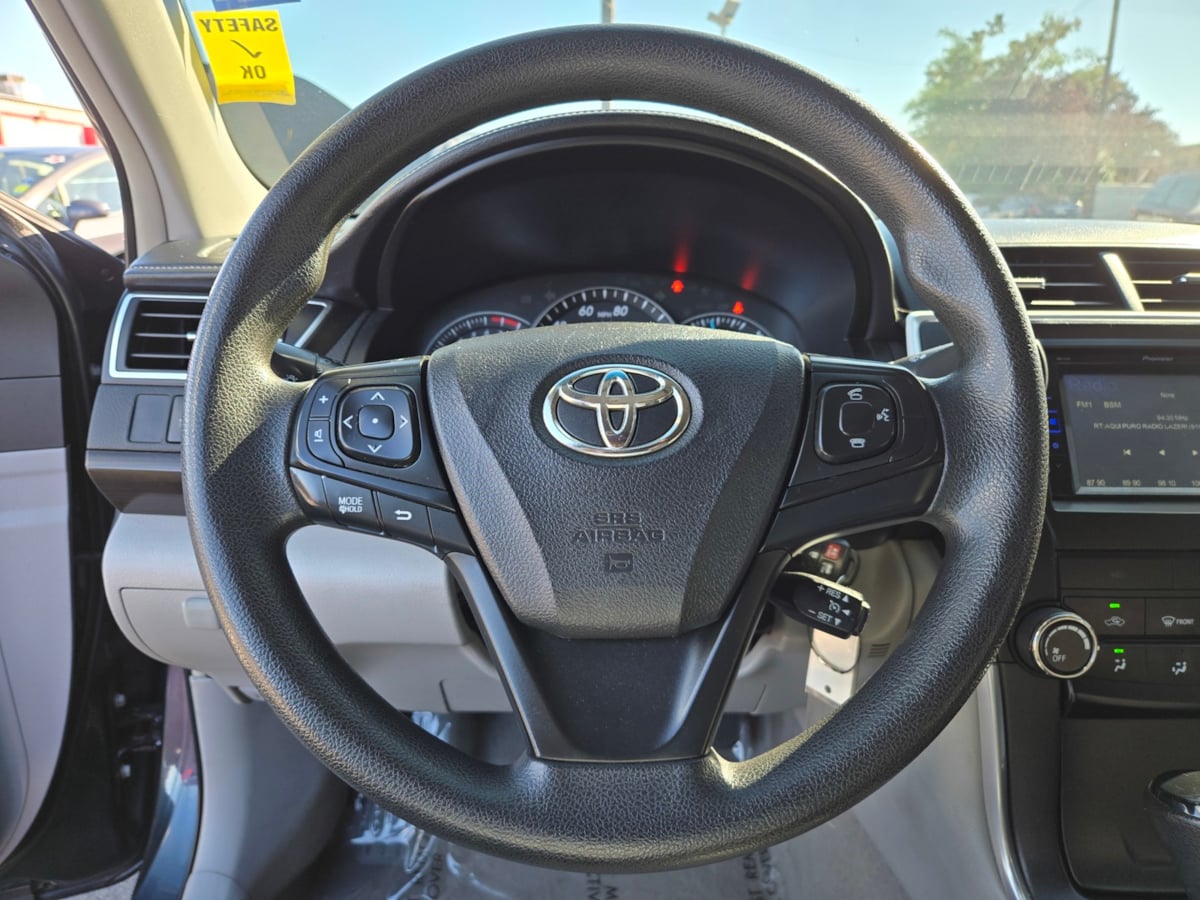2015 Toyota Camry LE photo 15
