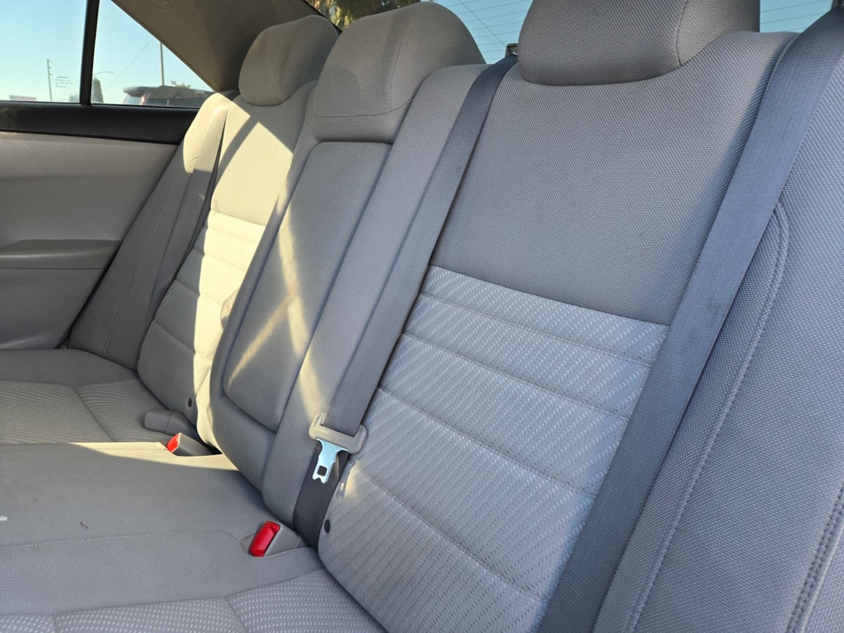 2015 Toyota Camry LE photo 6