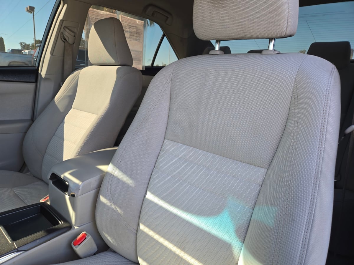 2015 Toyota Camry LE photo 8