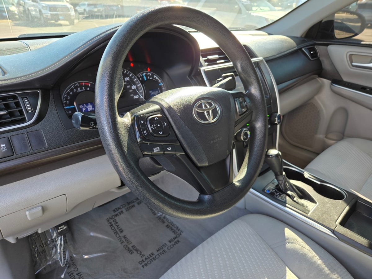 2015 Toyota Camry LE photo 9