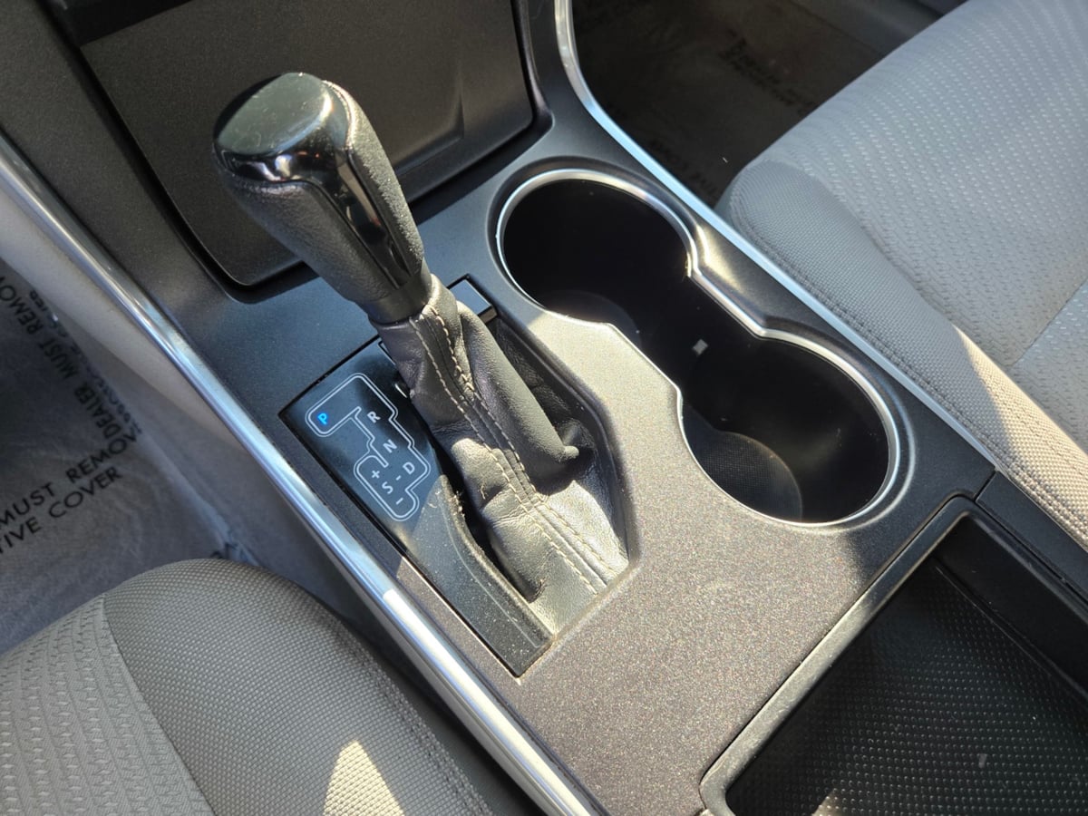 2015 Toyota Camry LE photo 11