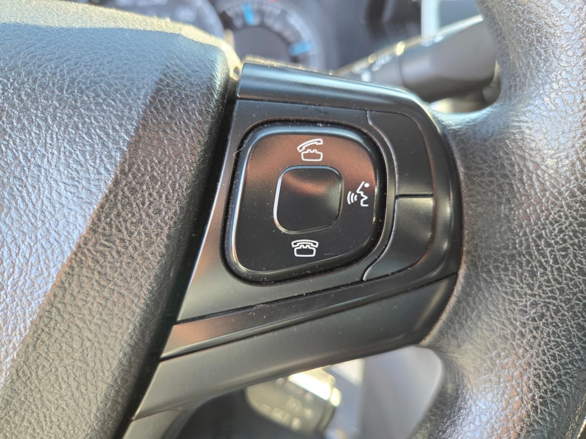 2015 Toyota Camry LE photo 13