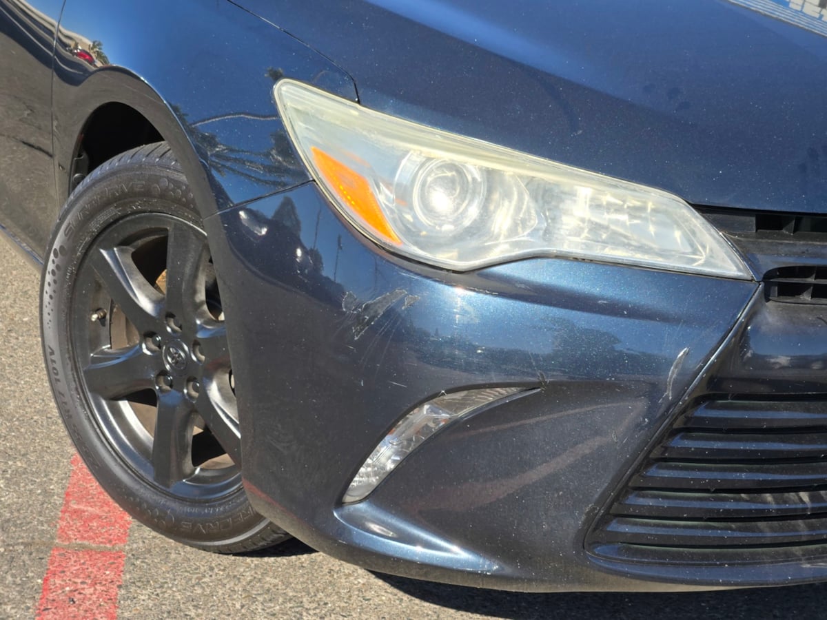 2015 Toyota Camry LE photo 2