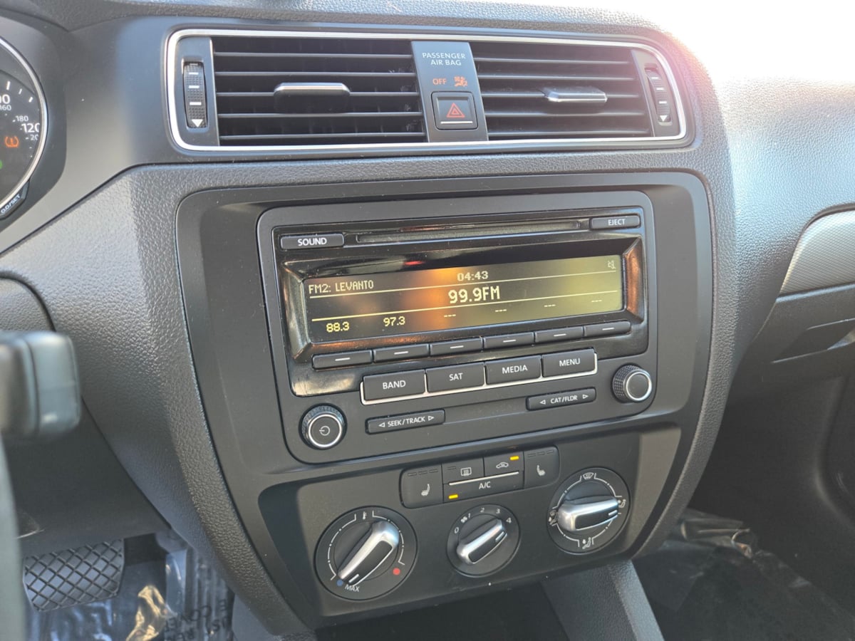2015 Volkswagen Jetta 1.8T SE photo 13