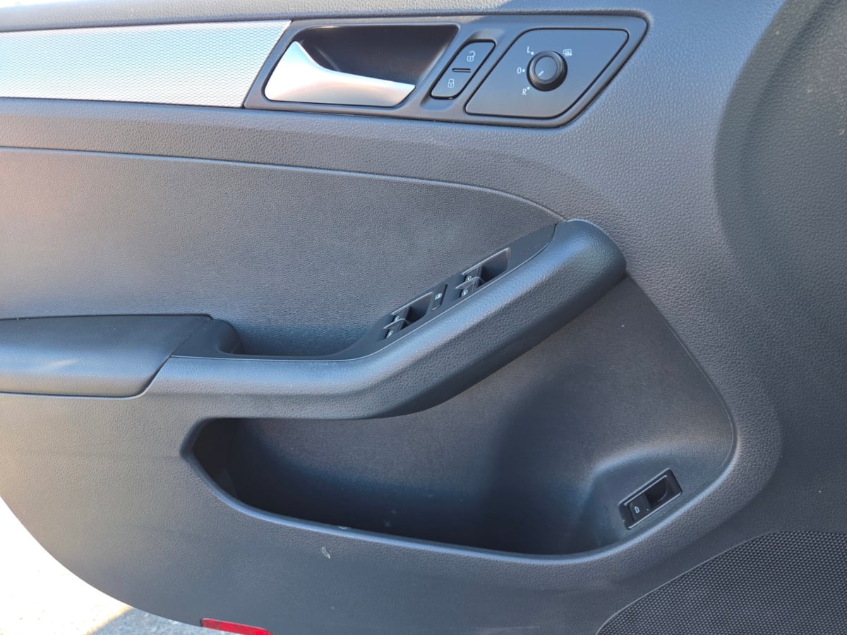 2015 Volkswagen Jetta 1.8T SE photo 12