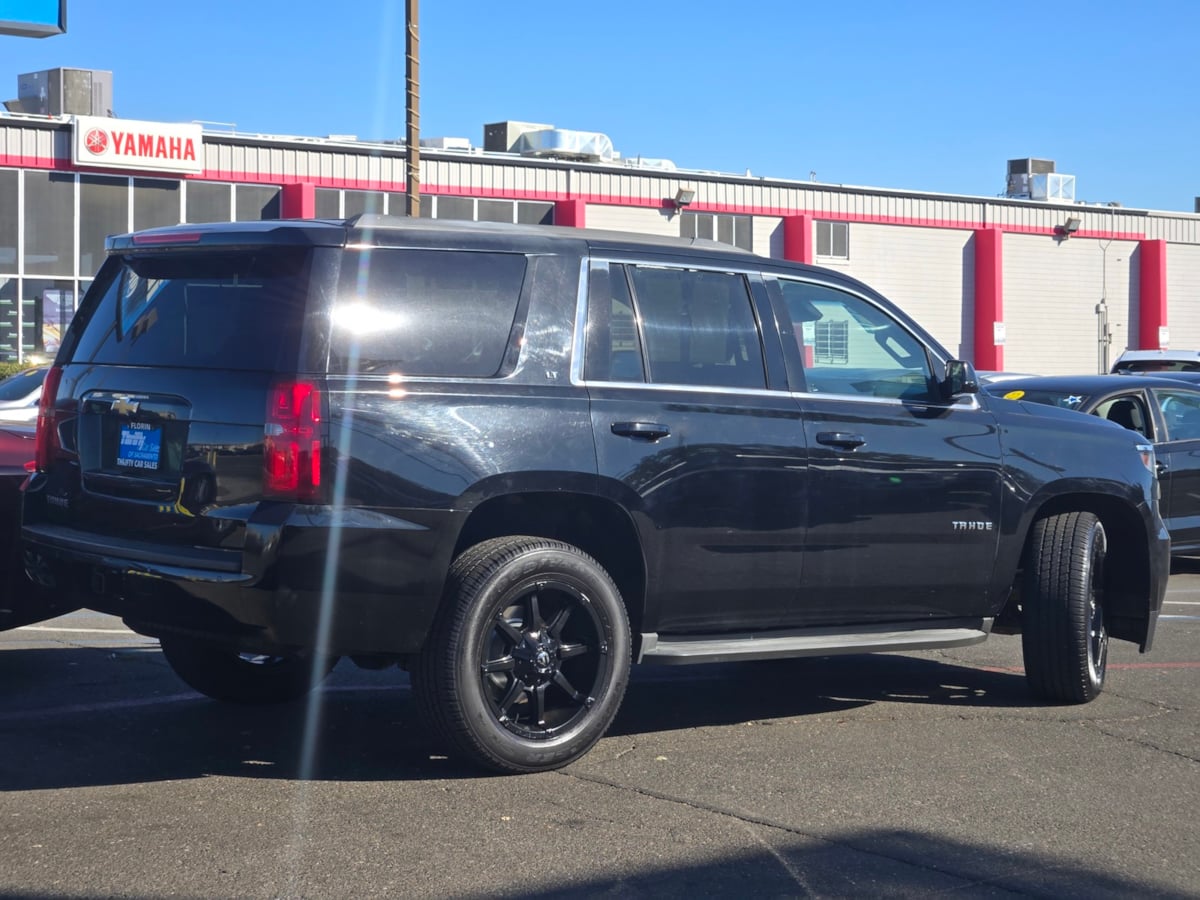 2015 Chevrolet Tahoe LT photo 3