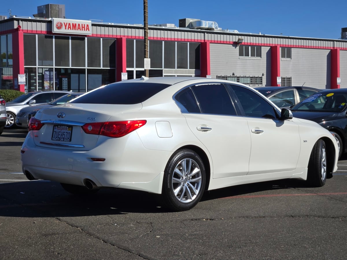 2016 Infiniti Q50 3.0t Premium photo 2