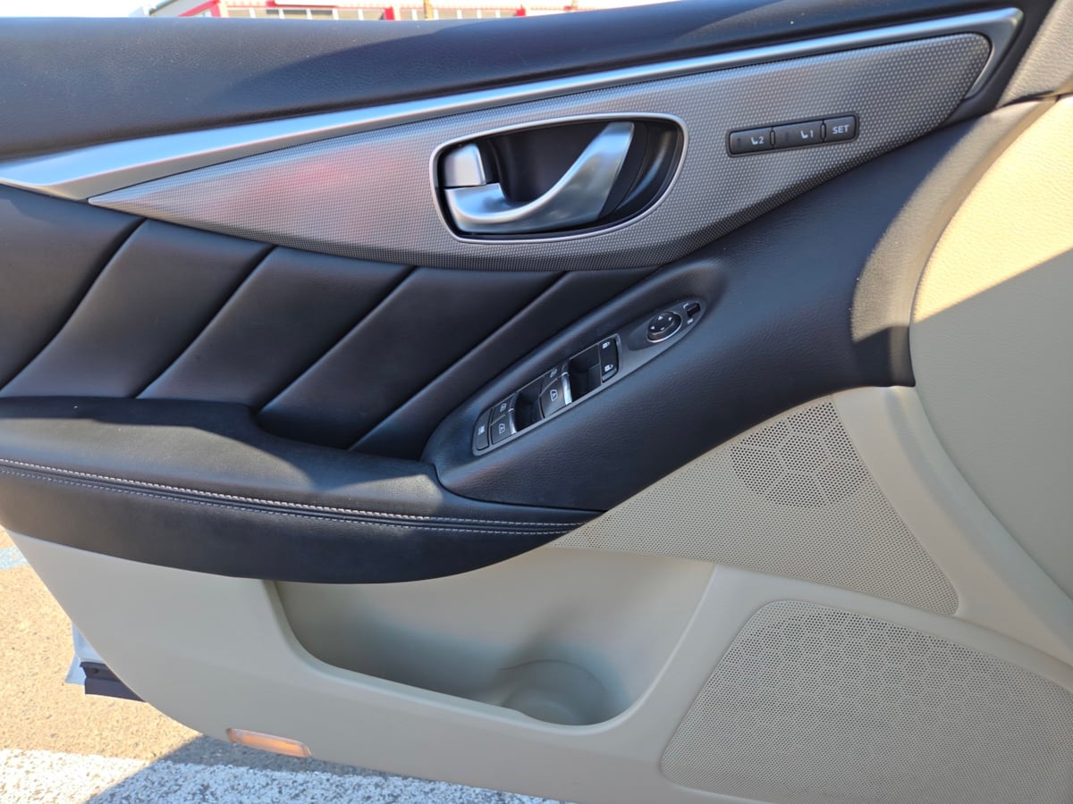 2016 Infiniti Q50 3.0t Premium photo 9