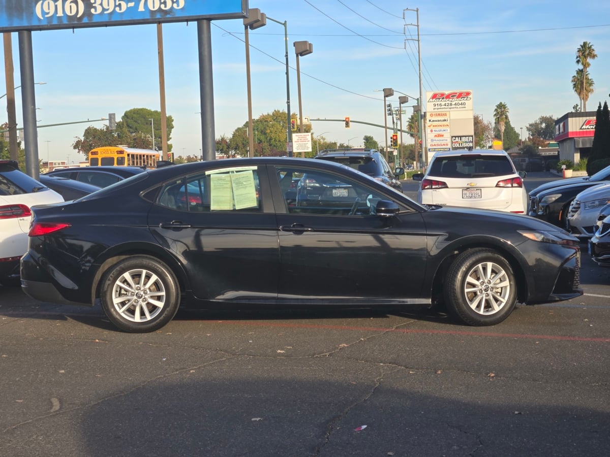 2025 Toyota Camry LE photo 4