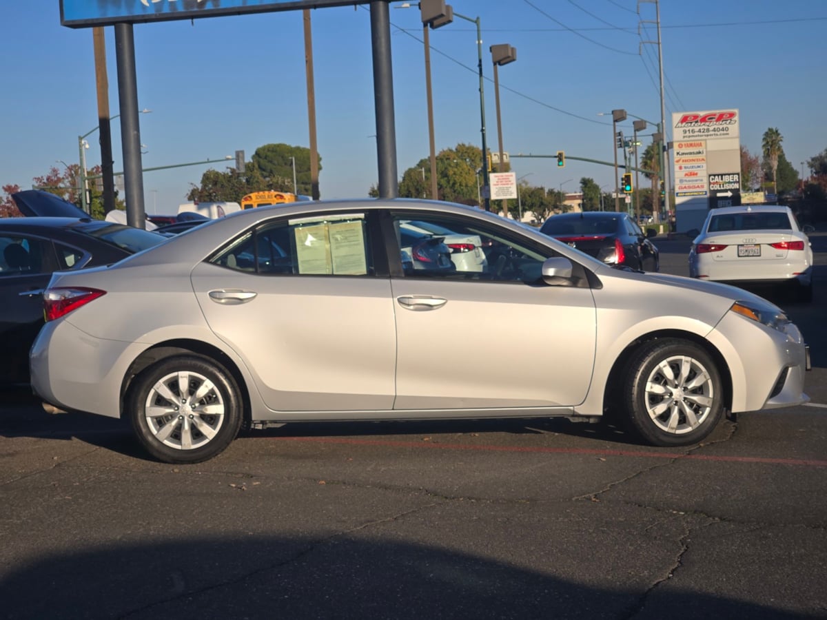 2014 Toyota Corolla LE photo 3