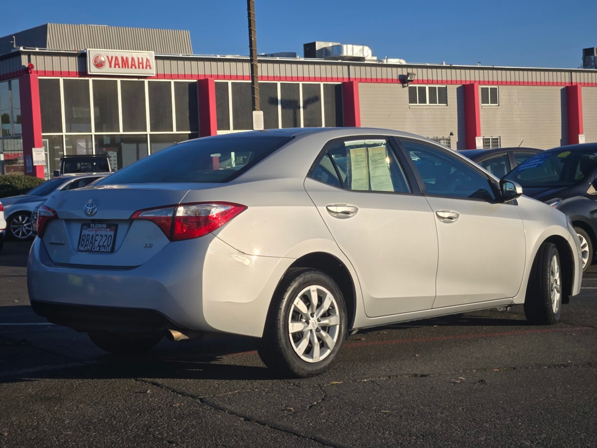2014 Toyota Corolla LE photo 4
