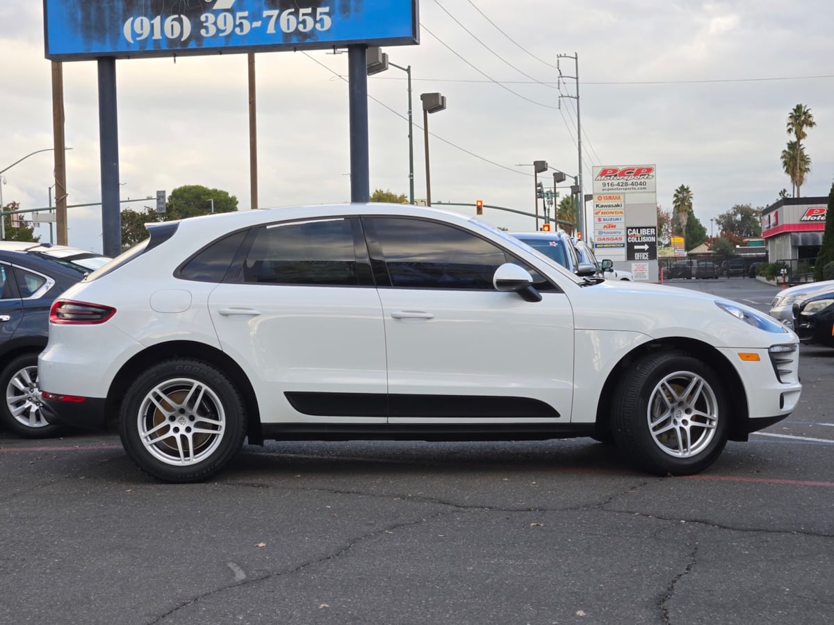 2018 Porsche Macan photo 2