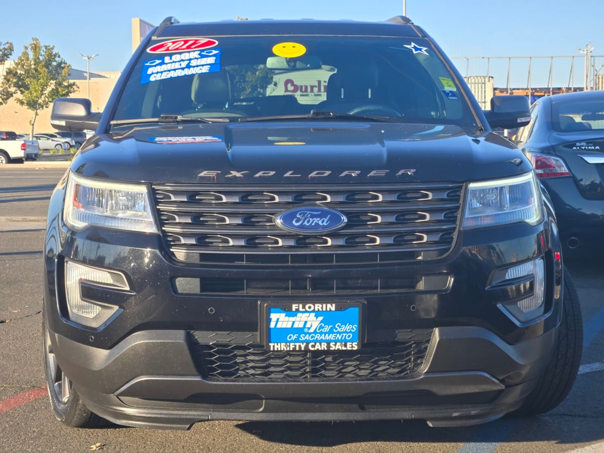 2017 Ford Explorer XLT photo 2