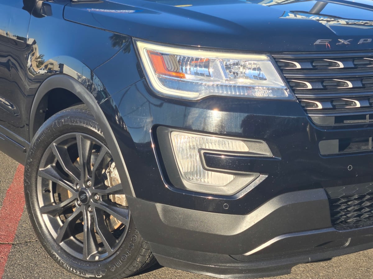 2017 Ford Explorer XLT photo 3