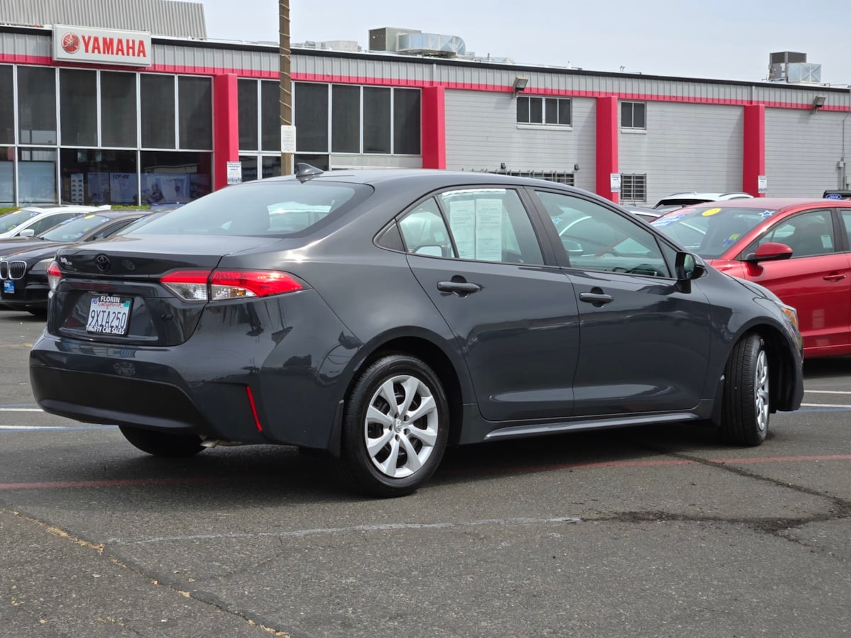 2025 Toyota Corolla LE - Photo 5