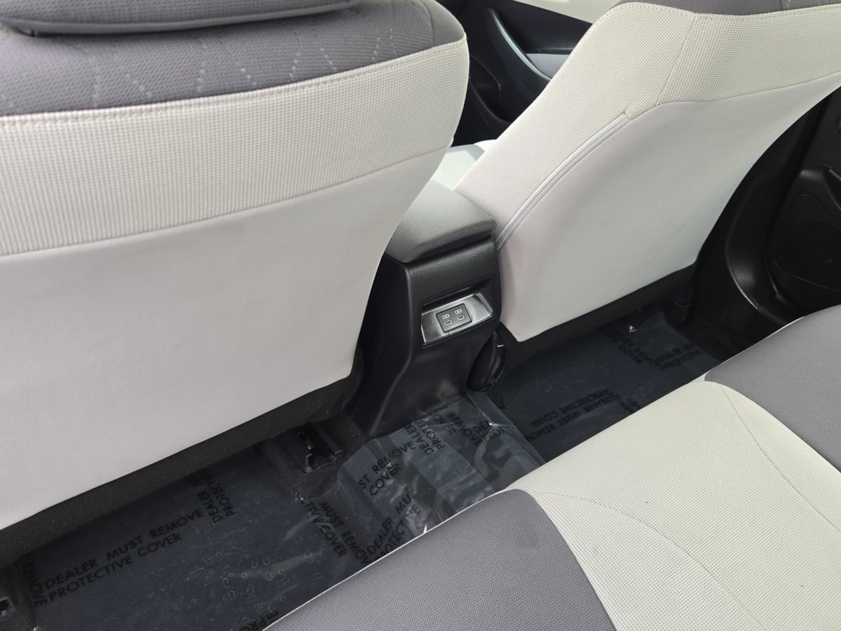 2025 Toyota Corolla LE - Photo 8