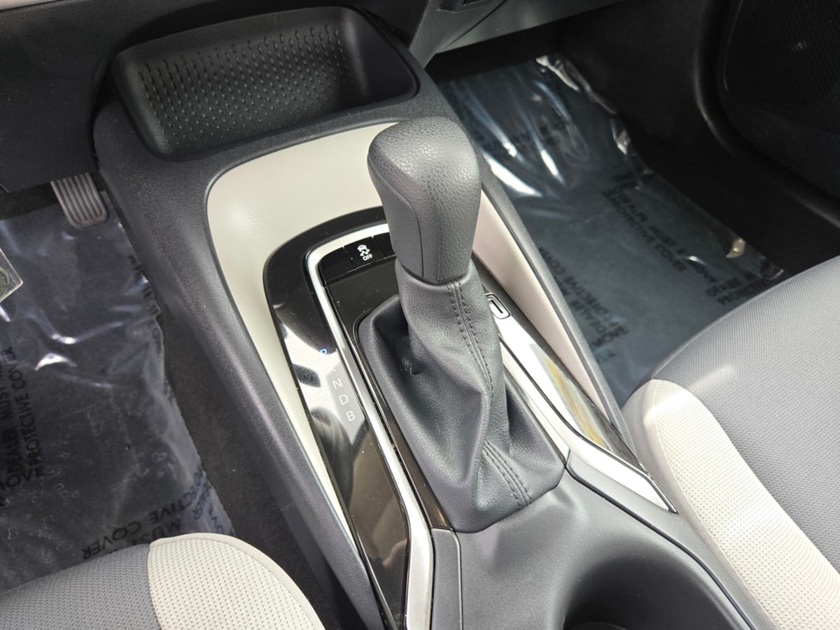 2025 Toyota Corolla LE - Photo 13
