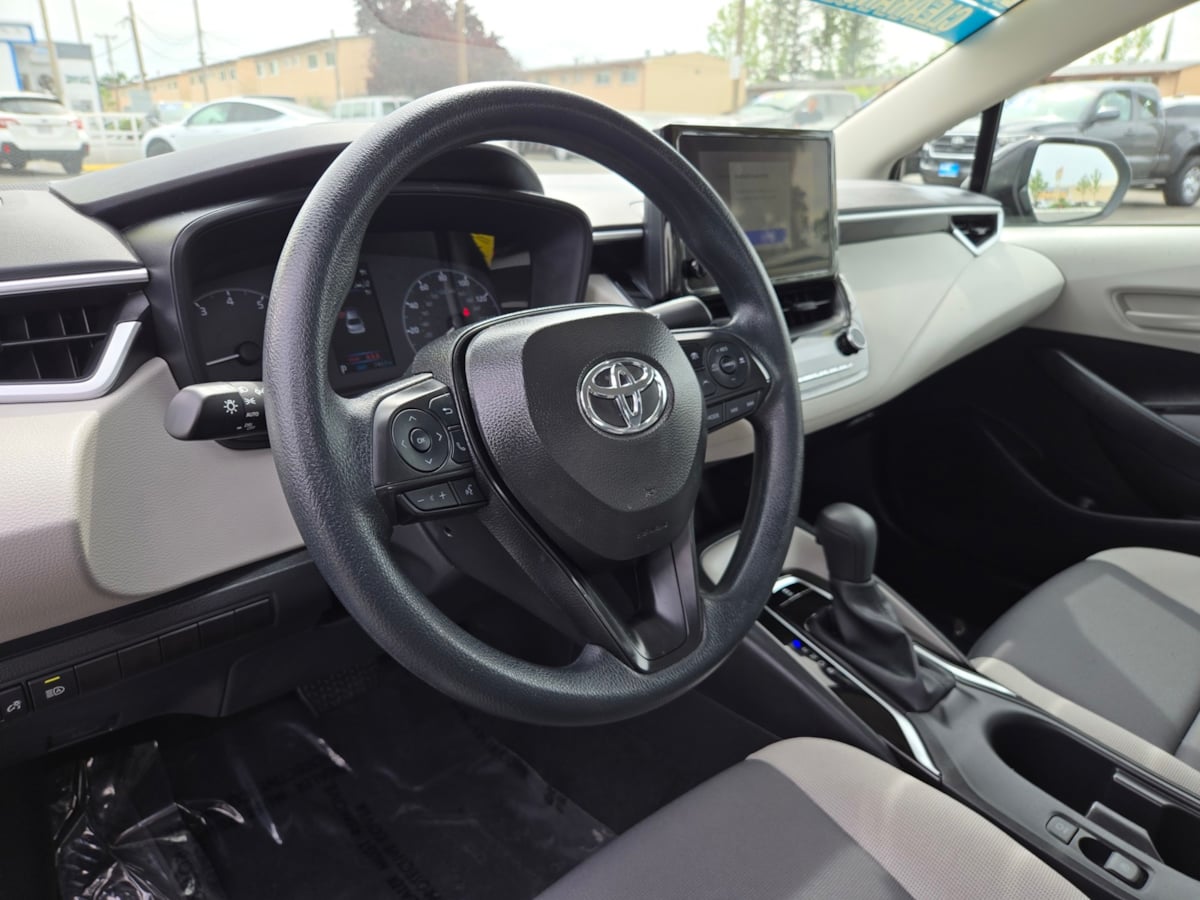 2025 Toyota Corolla LE - Photo 11