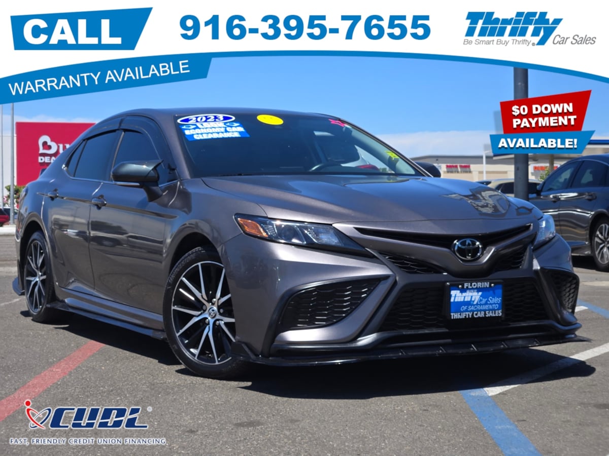 2023 Toyota Camry SE's photo