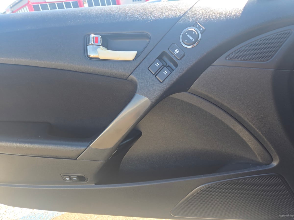 Hyundai Genesis Coupe photo 12