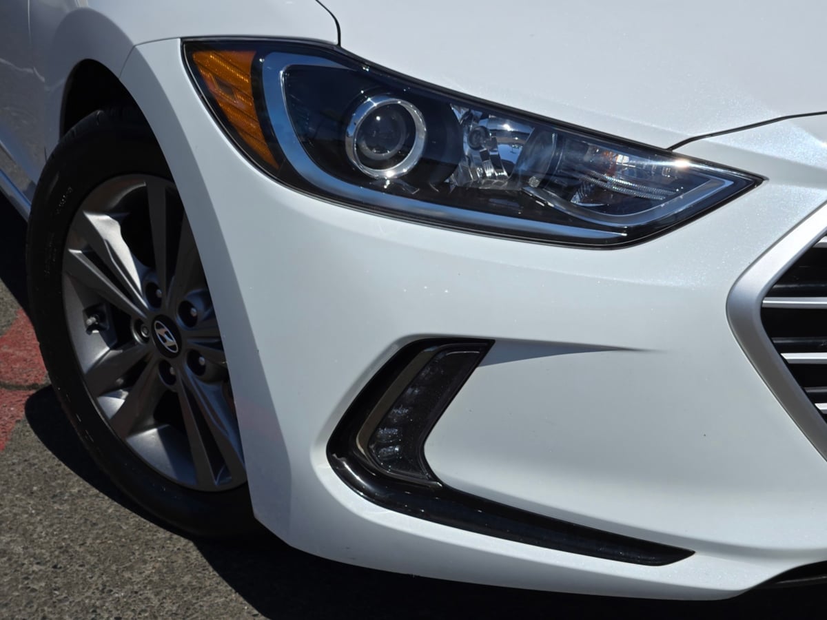 Hyundai Elantra photo 3