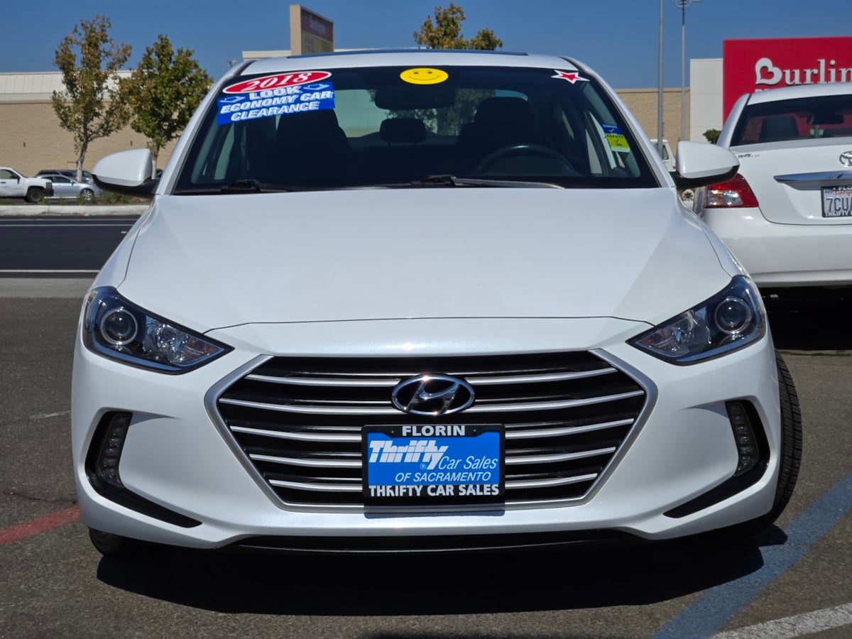 Hyundai Elantra photo 2