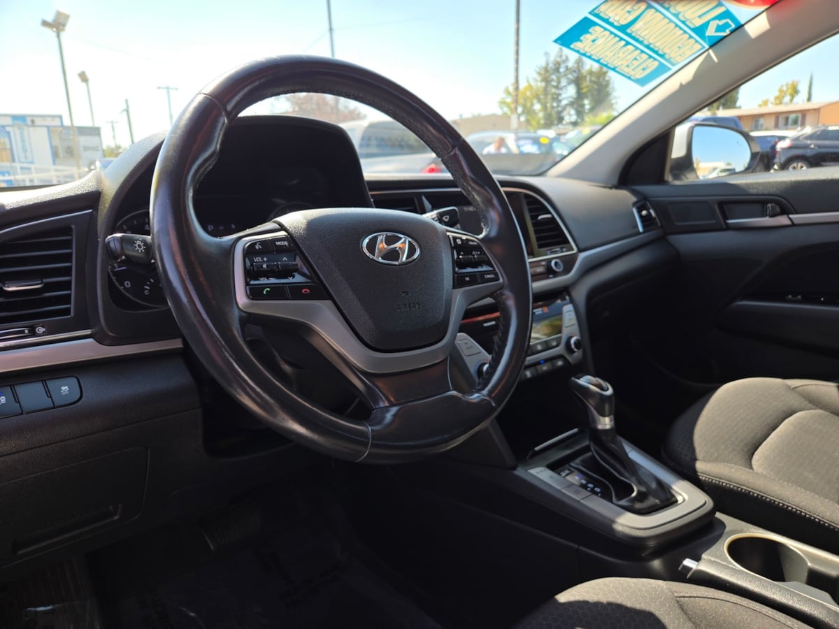 Hyundai Elantra photo 10