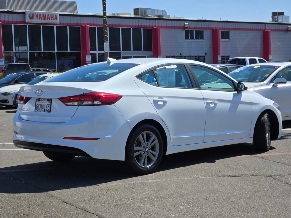 Hyundai Elantra photo 5