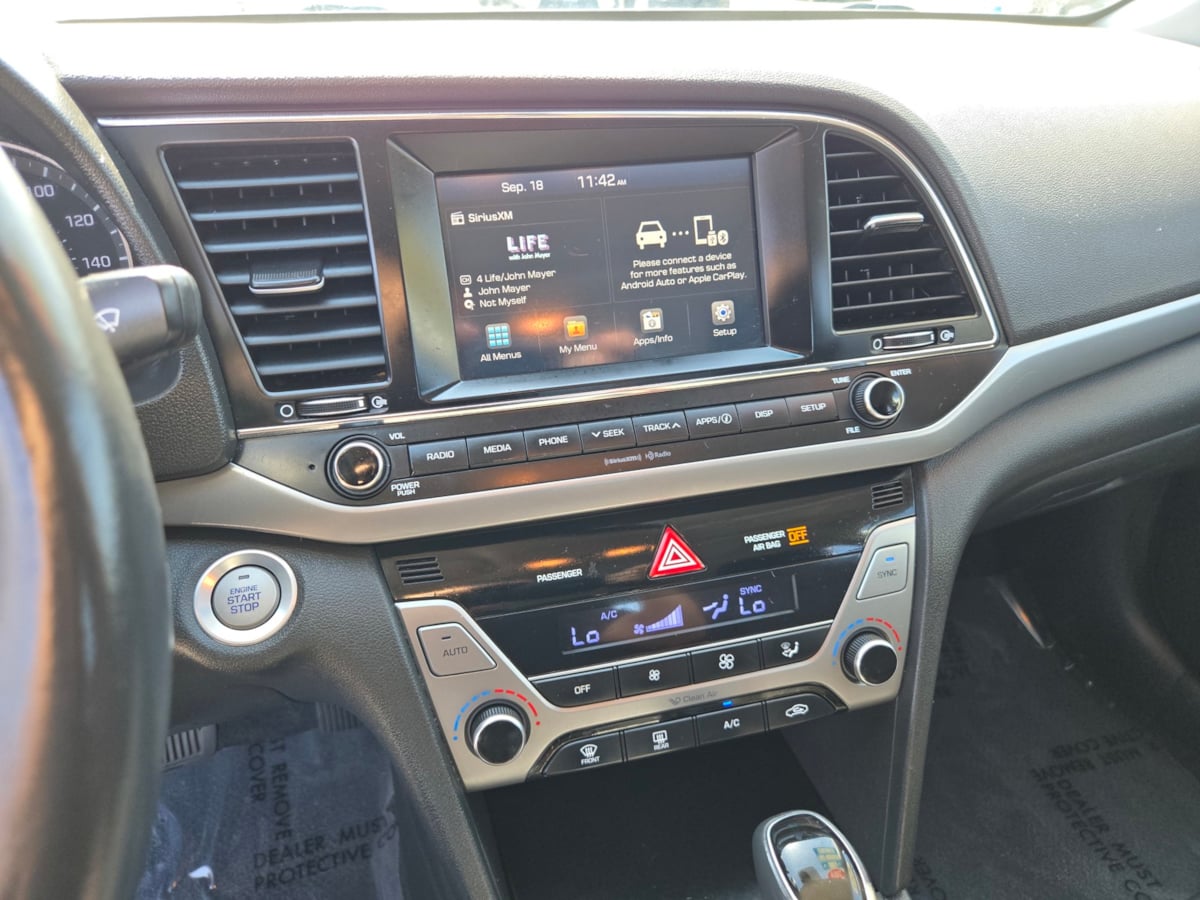 Hyundai Elantra photo 14