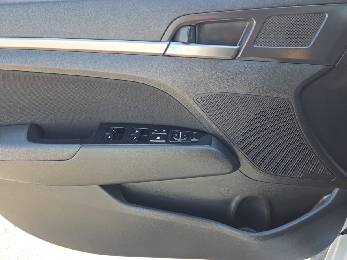 Hyundai Elantra photo 12