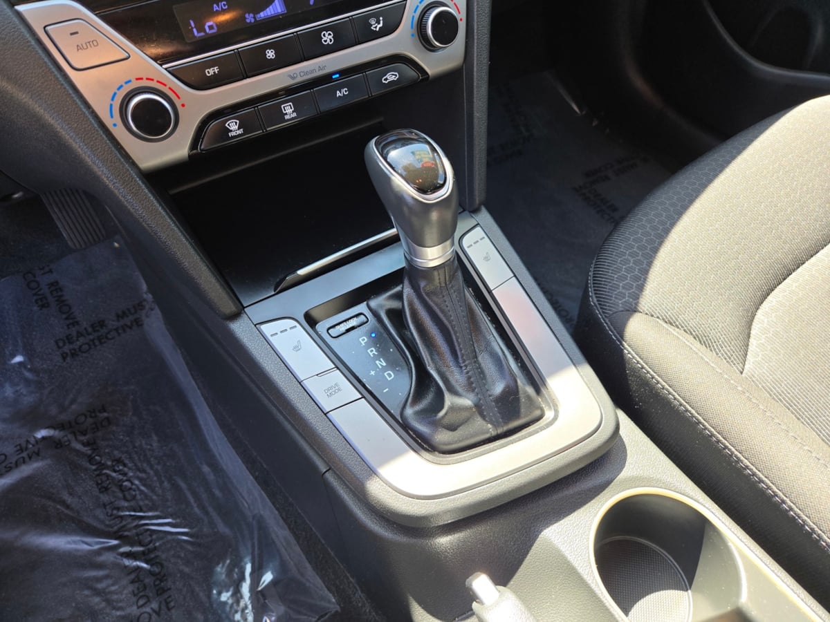 Hyundai Elantra photo 13