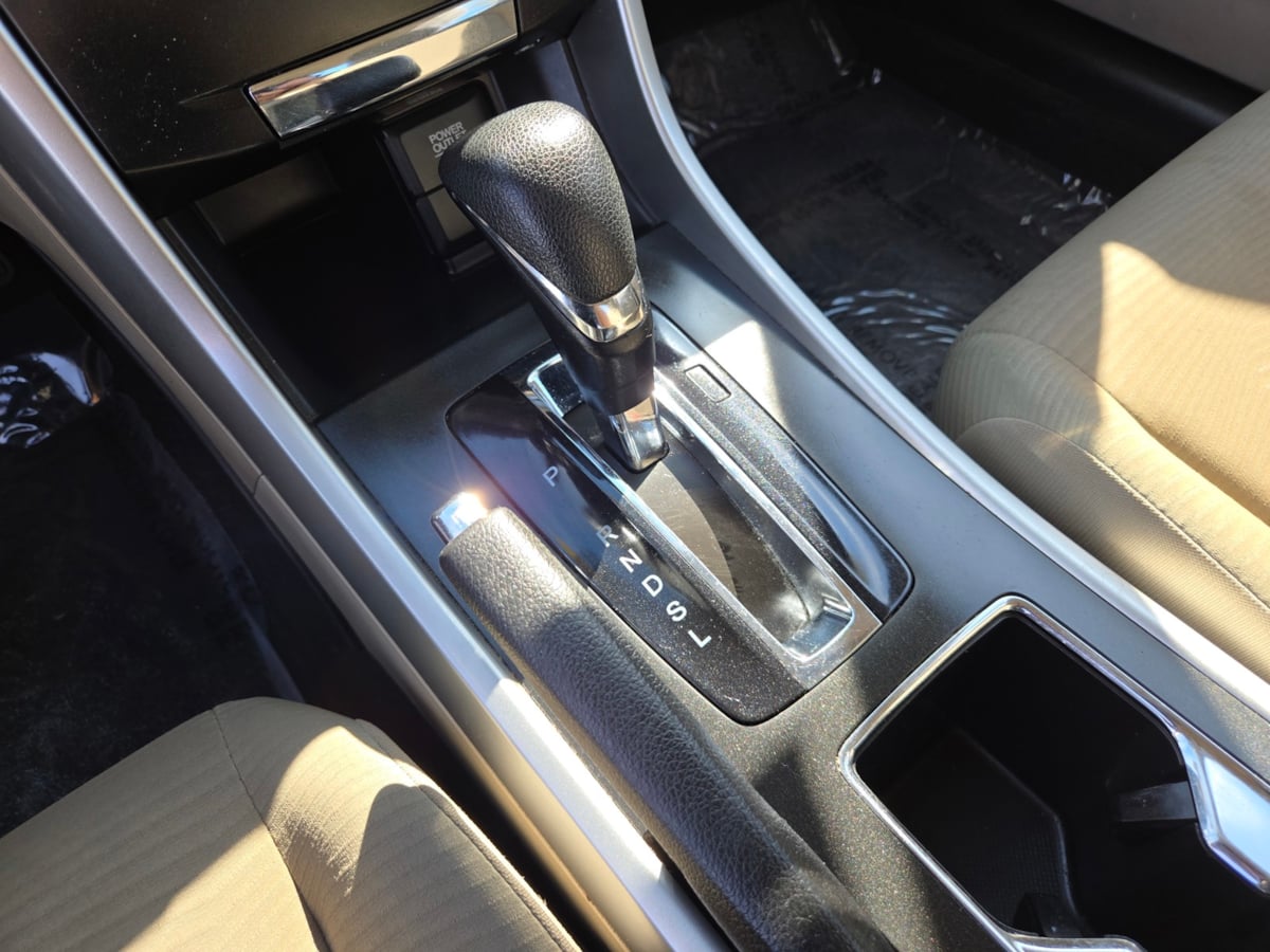 Honda Accord photo 12