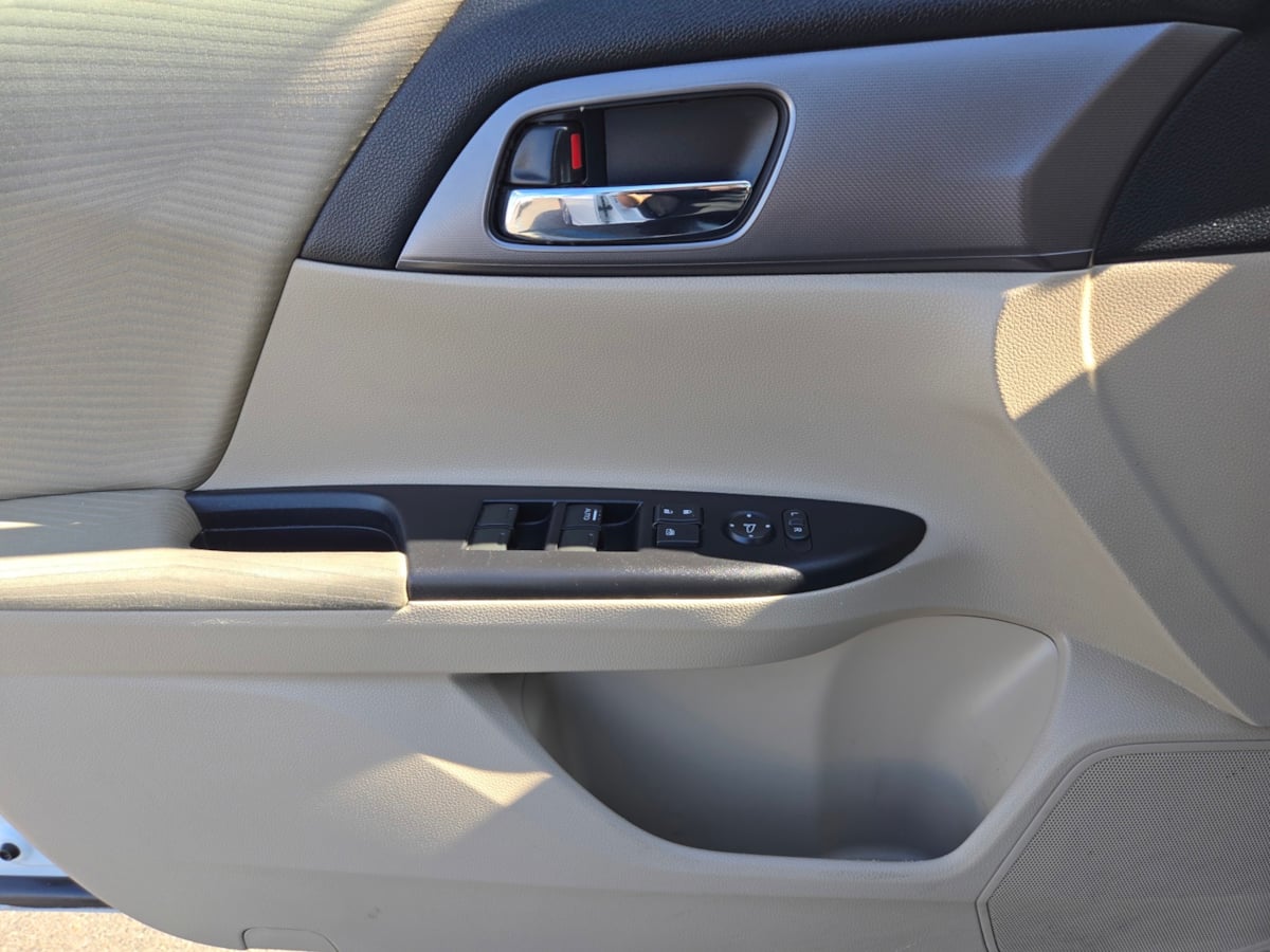 Honda Accord photo 11