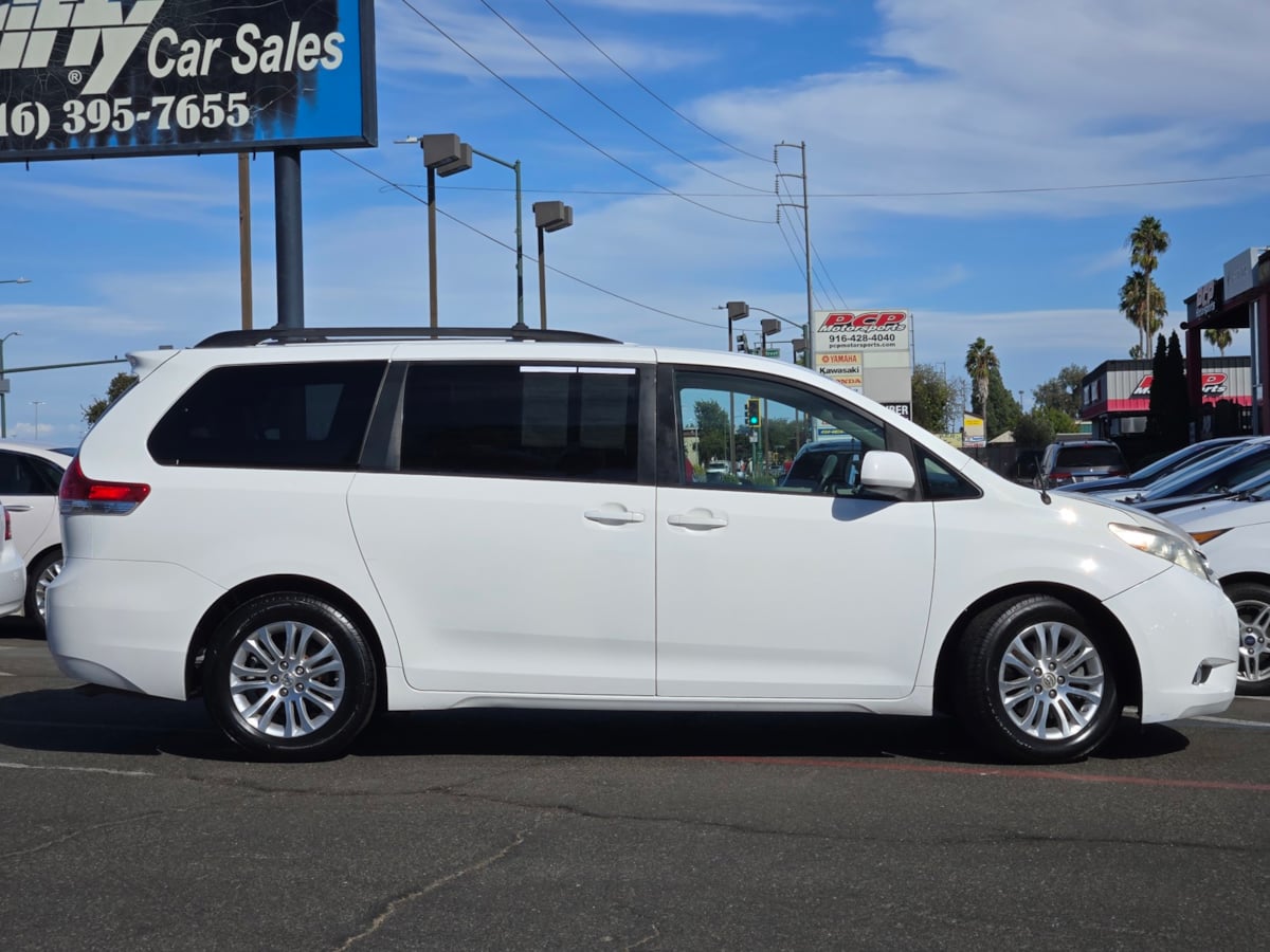Toyota Sienna photo 4