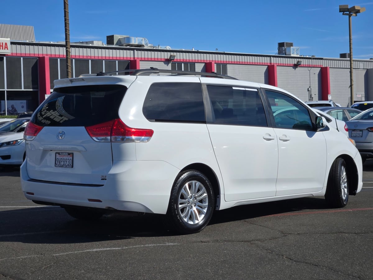 Toyota Sienna photo 5