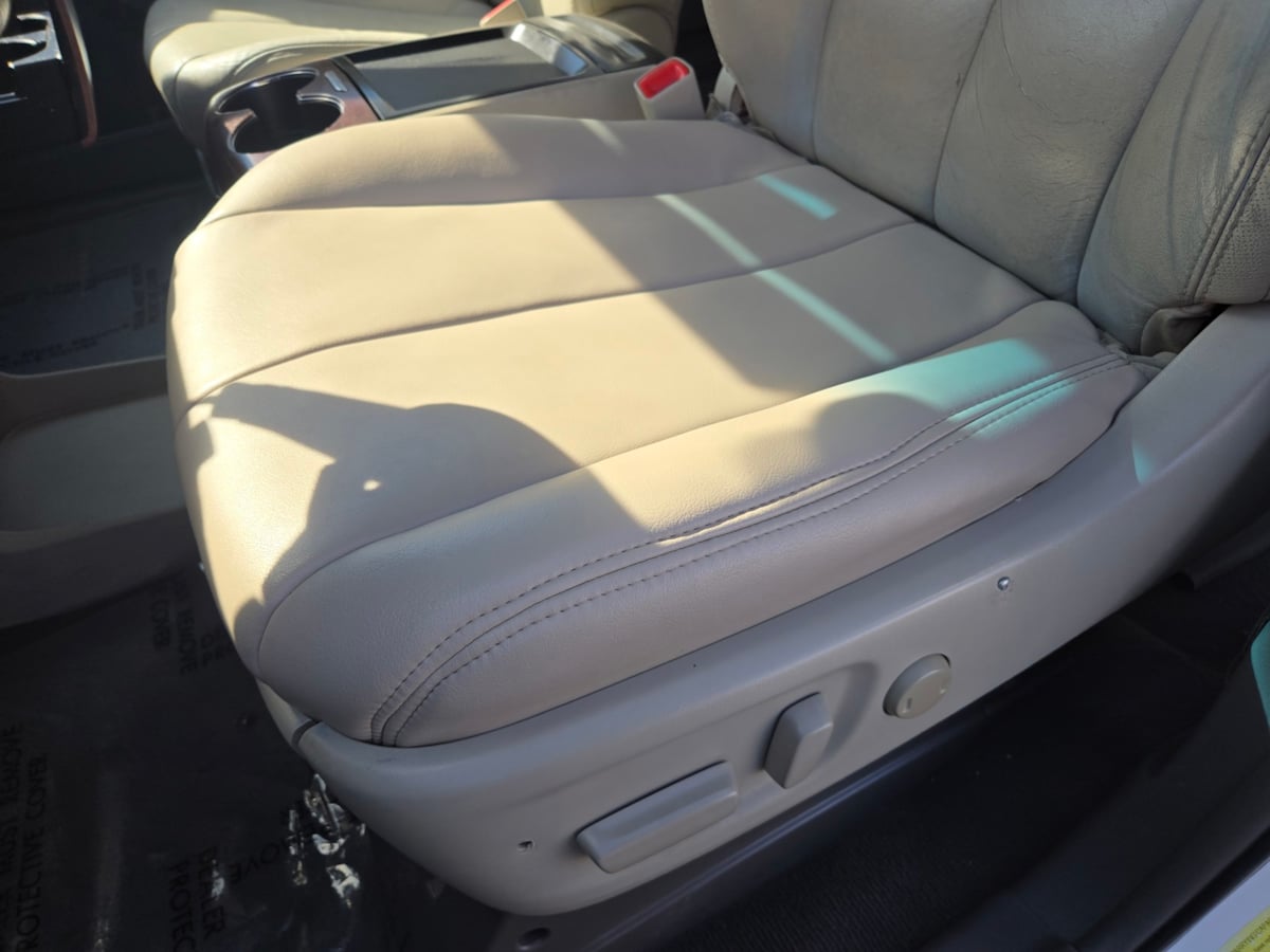 Toyota Sienna photo 9