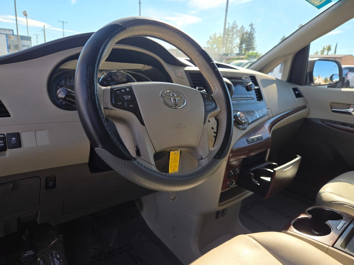 Toyota Sienna photo 11