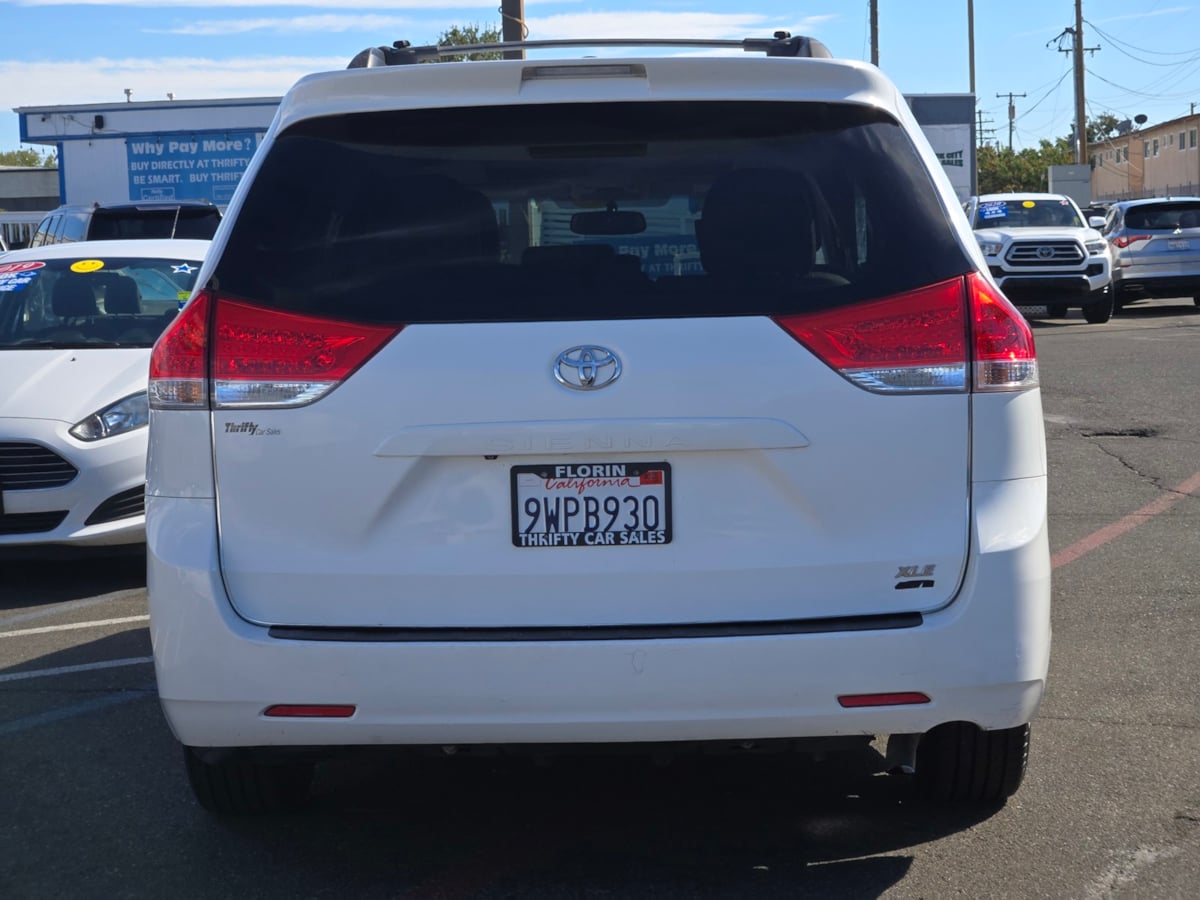 Toyota Sienna photo 6