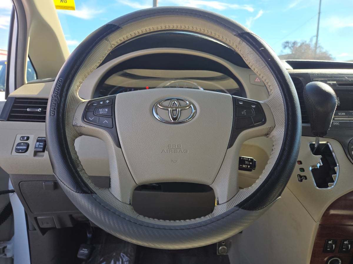 Toyota Sienna photo 16