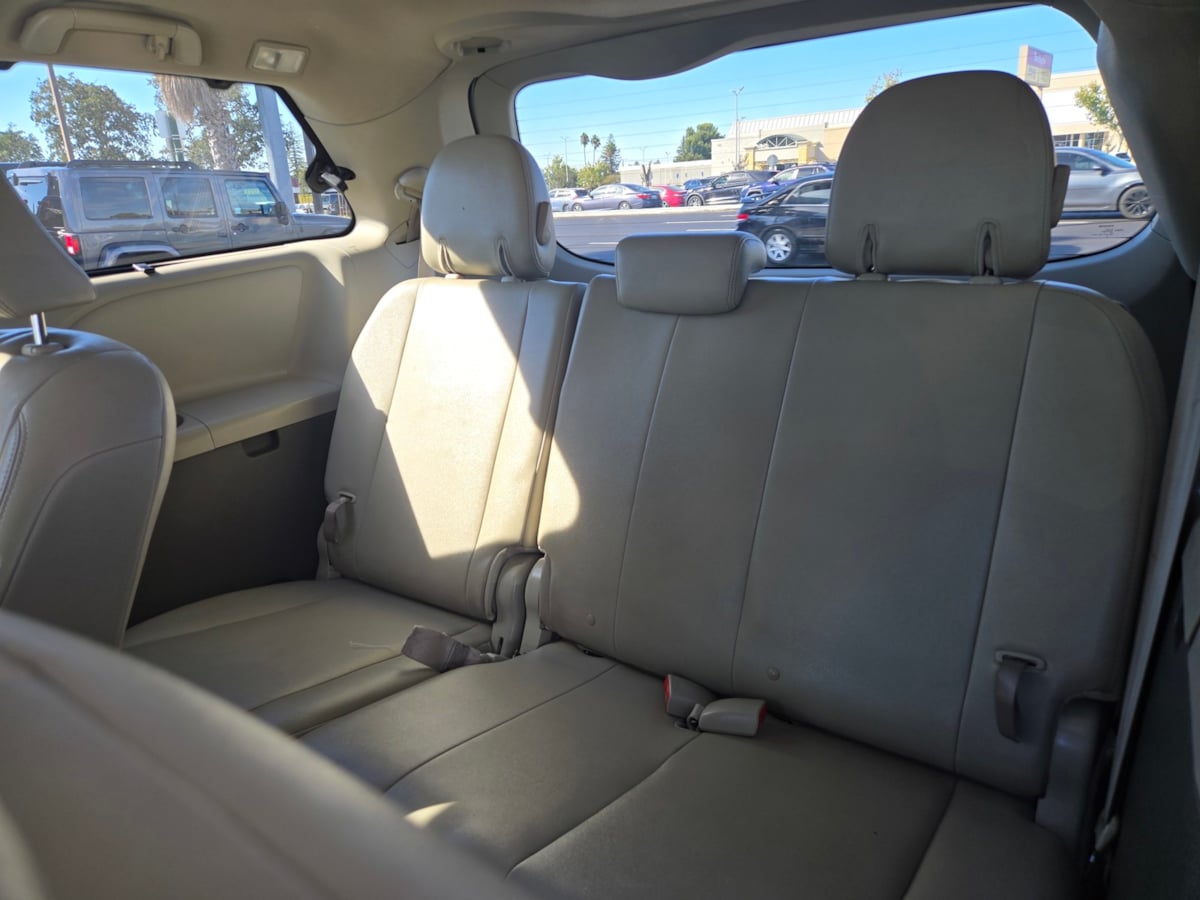 Toyota Sienna photo 7