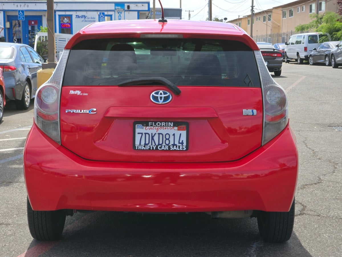 Toyota Prius C photo 6