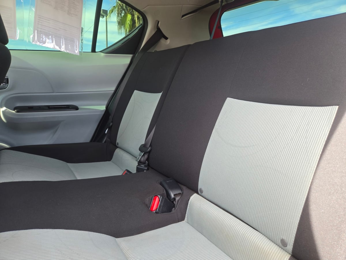 Toyota Prius C photo 7
