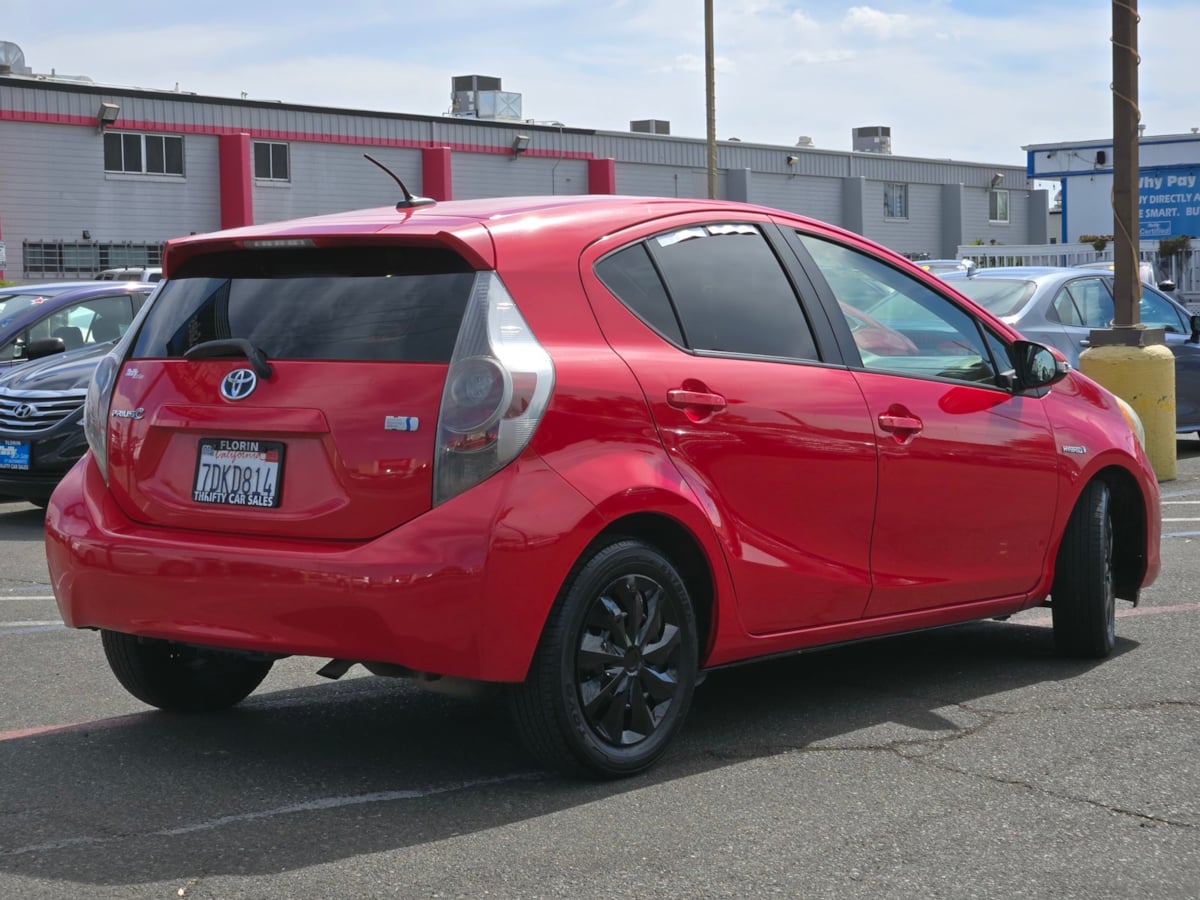 Toyota Prius C photo 5