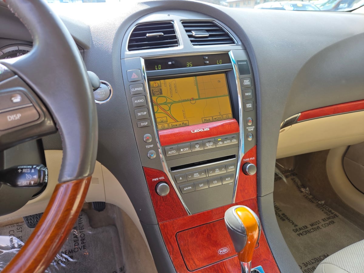 Lexus ES photo 14