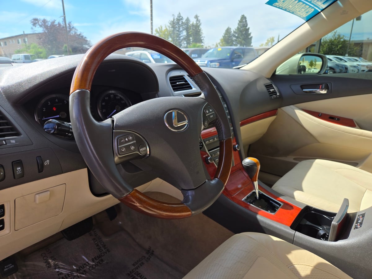 Lexus ES photo 10