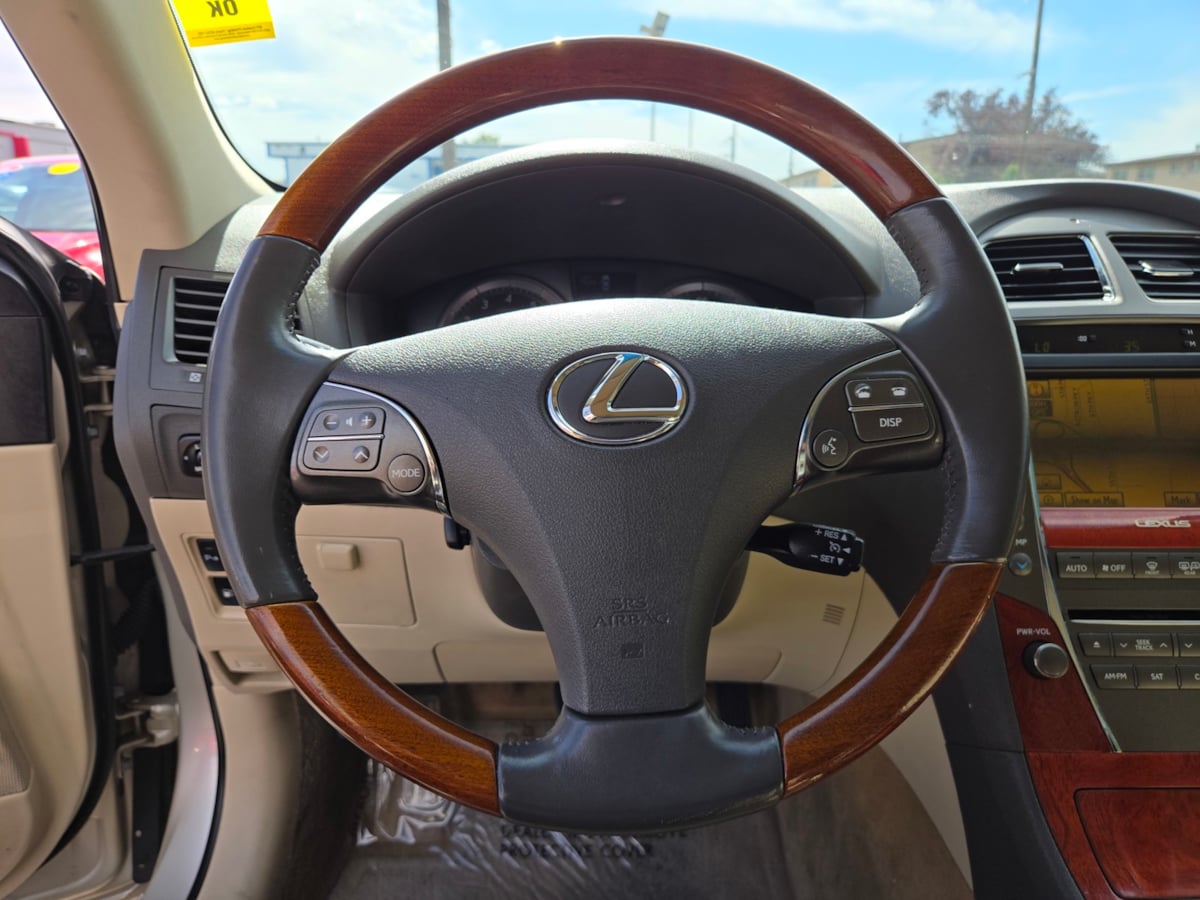 Lexus ES photo 16