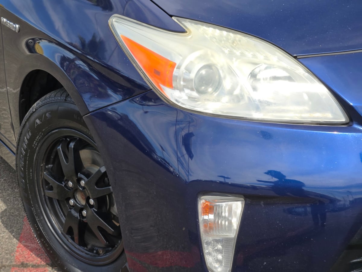 Toyota Prius photo 3