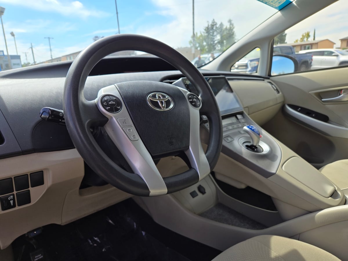 Toyota Prius photo 10