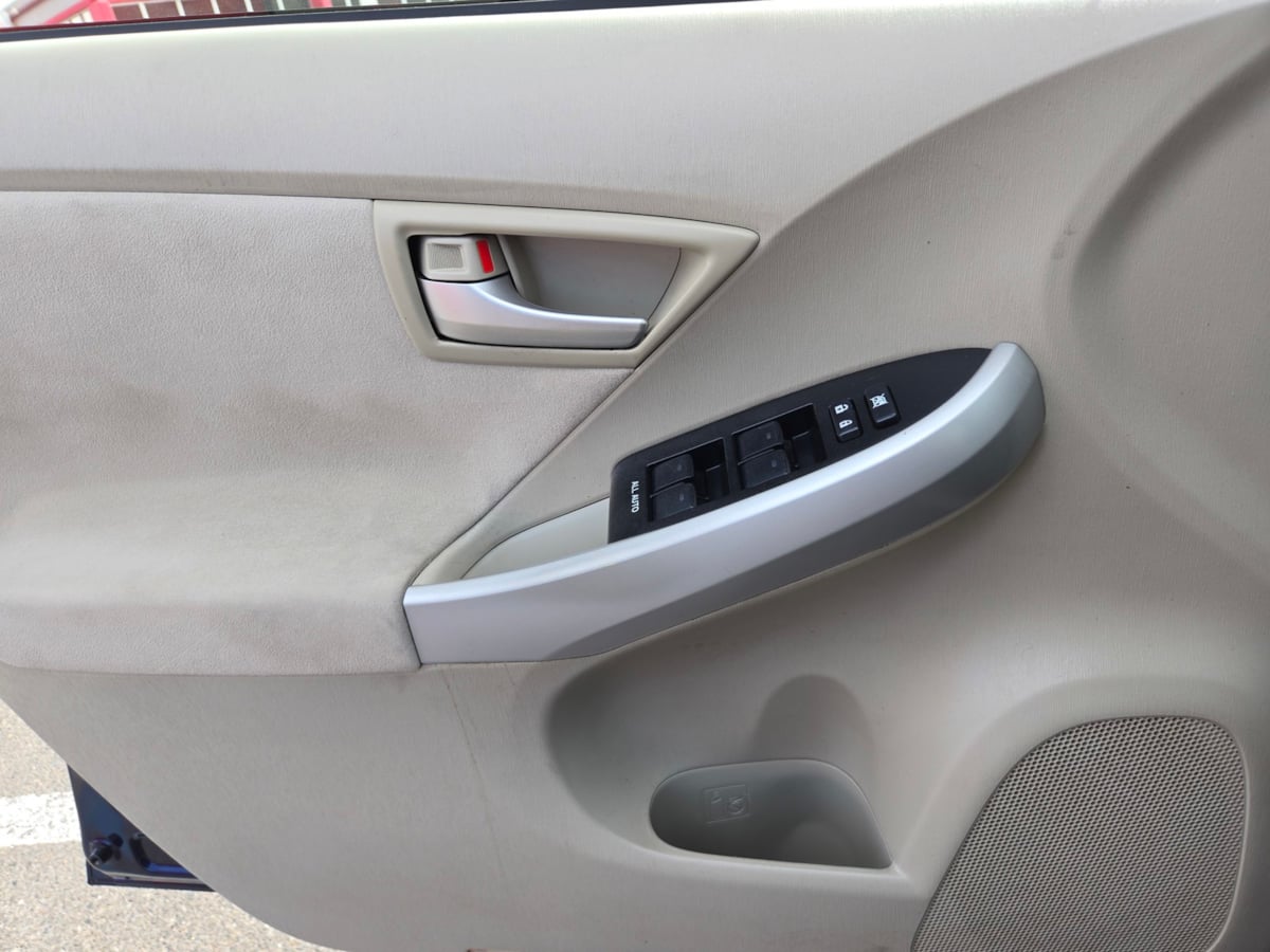 Toyota Prius photo 11